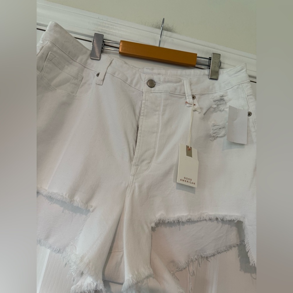 Good American Bombshell Short White - Picture 11 of 13